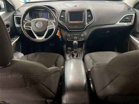 Used 2020 Jeep Cherokee Latitude image 10