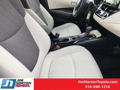Used 2021 Toyota Corolla LE image 15