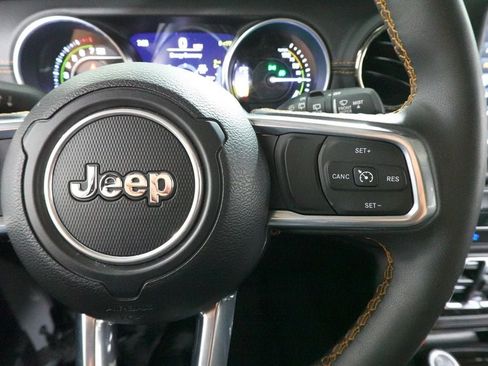 Used 2023 Jeep Wrangler Unlimited Sahara AWD/4WD image 15