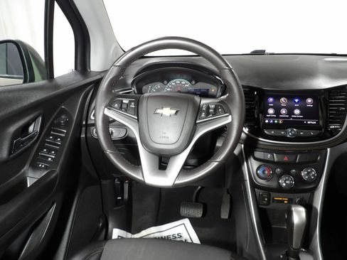 Used 2021 Chevrolet Trax LT w/ Driver Confidence Package FWD image 11