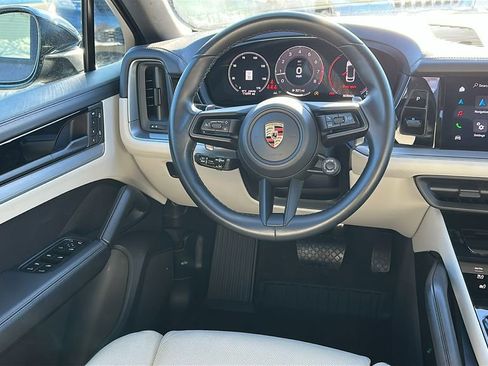 Used 2024 Porsche Cayenne Base image 24