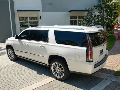 Used 2019 Cadillac Escalade ESV Premium Luxury RWD image 18