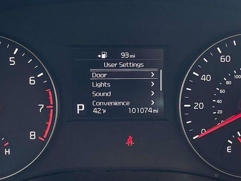 Used 2018 Kia Cadenza Premium image 15