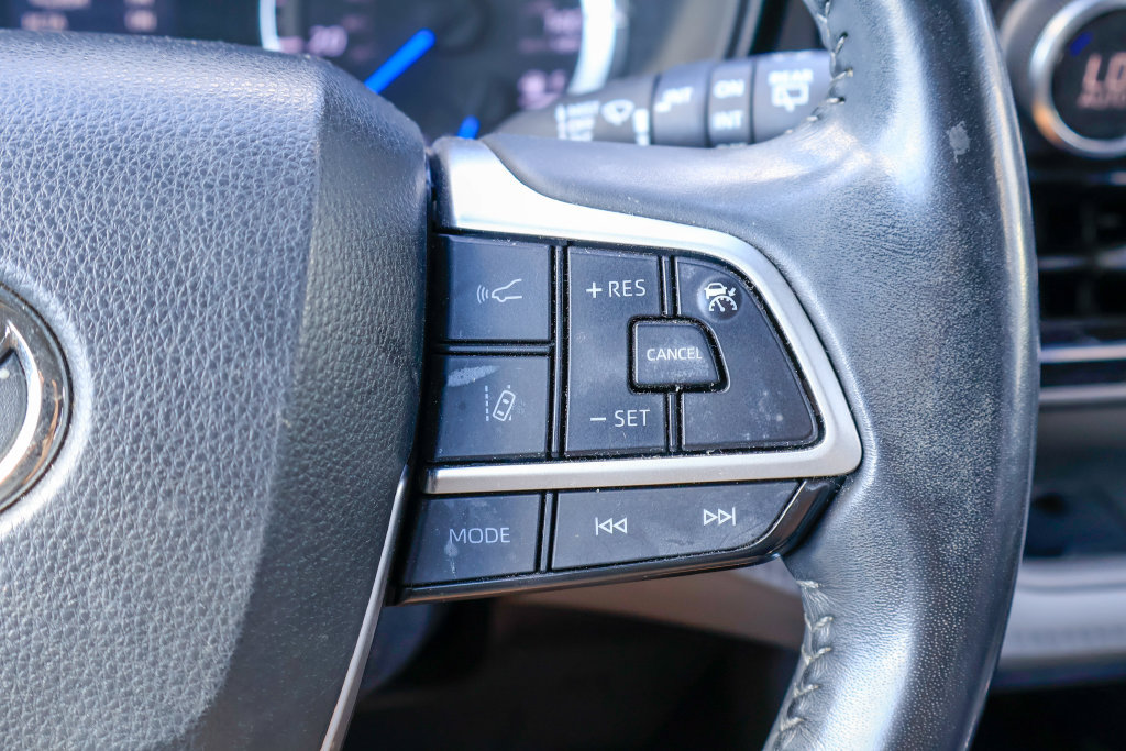 Used 2022 Toyota Highlander LE FWD image 15