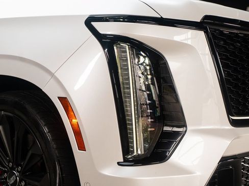 Used 2025 Cadillac Escalade V AWD/4WD image 8