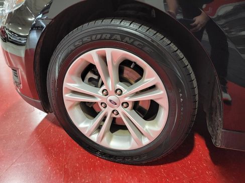 Used 2018 Ford Taurus SE image 10