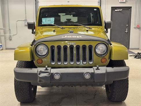 Used 2007 Jeep Wrangler Unlimited Sahara w/ Dual Top Group AWD/4WD image 2