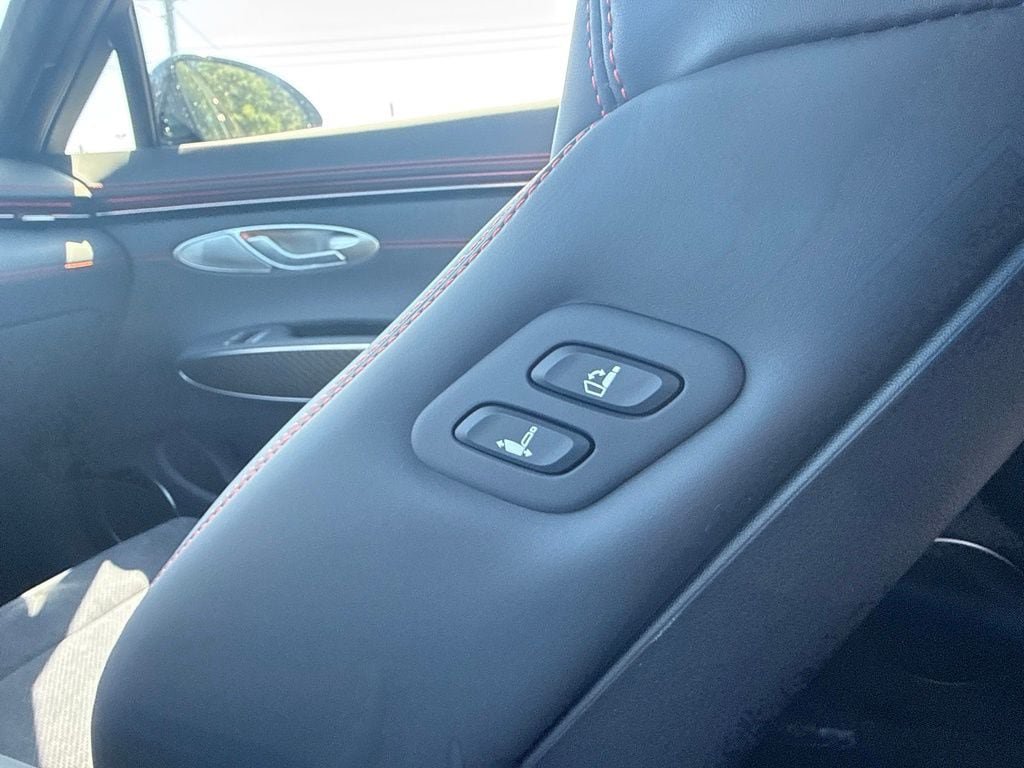 New 2027 Genesis GV70 3.5T Prestige AWD/4WD image 24