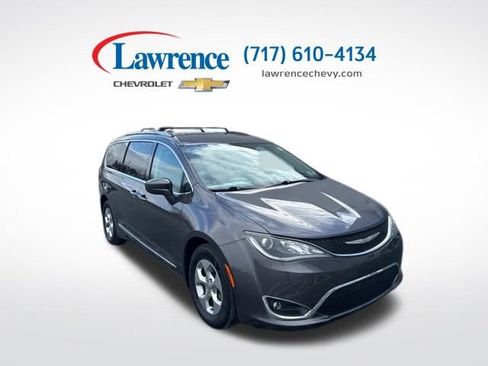 Used 2017 Chrysler Pacifica Touring-L Plus image 1