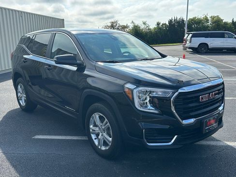 Used 2022 GMC Terrain SLE image 3