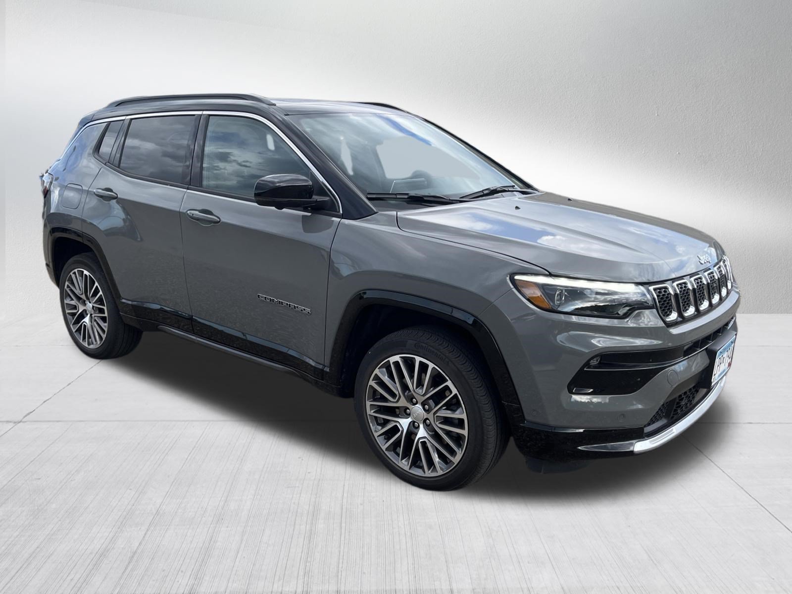 Used 2024 Jeep Compass Limited w/ Elite Group AWD/4WD image 3