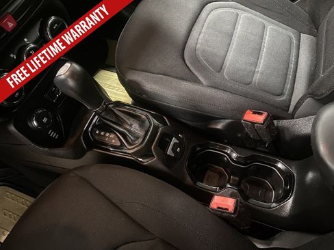 Used 2016 Jeep Renegade Latitude AWD/4WD image 33