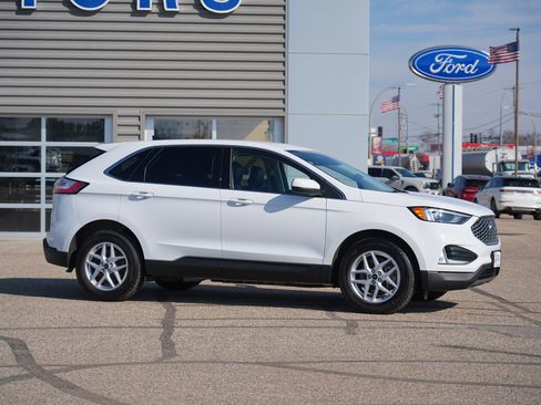 Used 2024 Ford Edge SEL w/ Convenience Package image 2