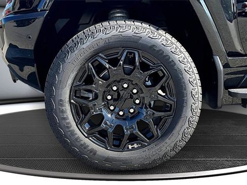 New 2025 GMC Hummer EV 2X w/ LPO, Dark Essentials Package image 12