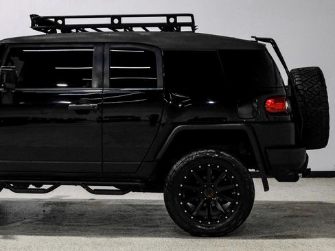 Used 2013 Toyota FJ Cruiser 4WD w/ Convenience Pkg image 11