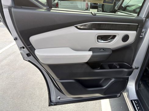Used 2025 Honda Pilot Elite image 32
