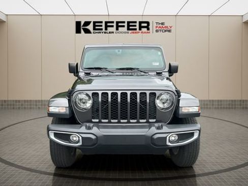 Used 2023 Jeep Gladiator Sport AWD/4WD image 9