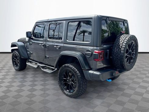 Used 2022 Jeep Wrangler Unlimited Sahara w/ Cold Weather Group AWD/4WD image 8