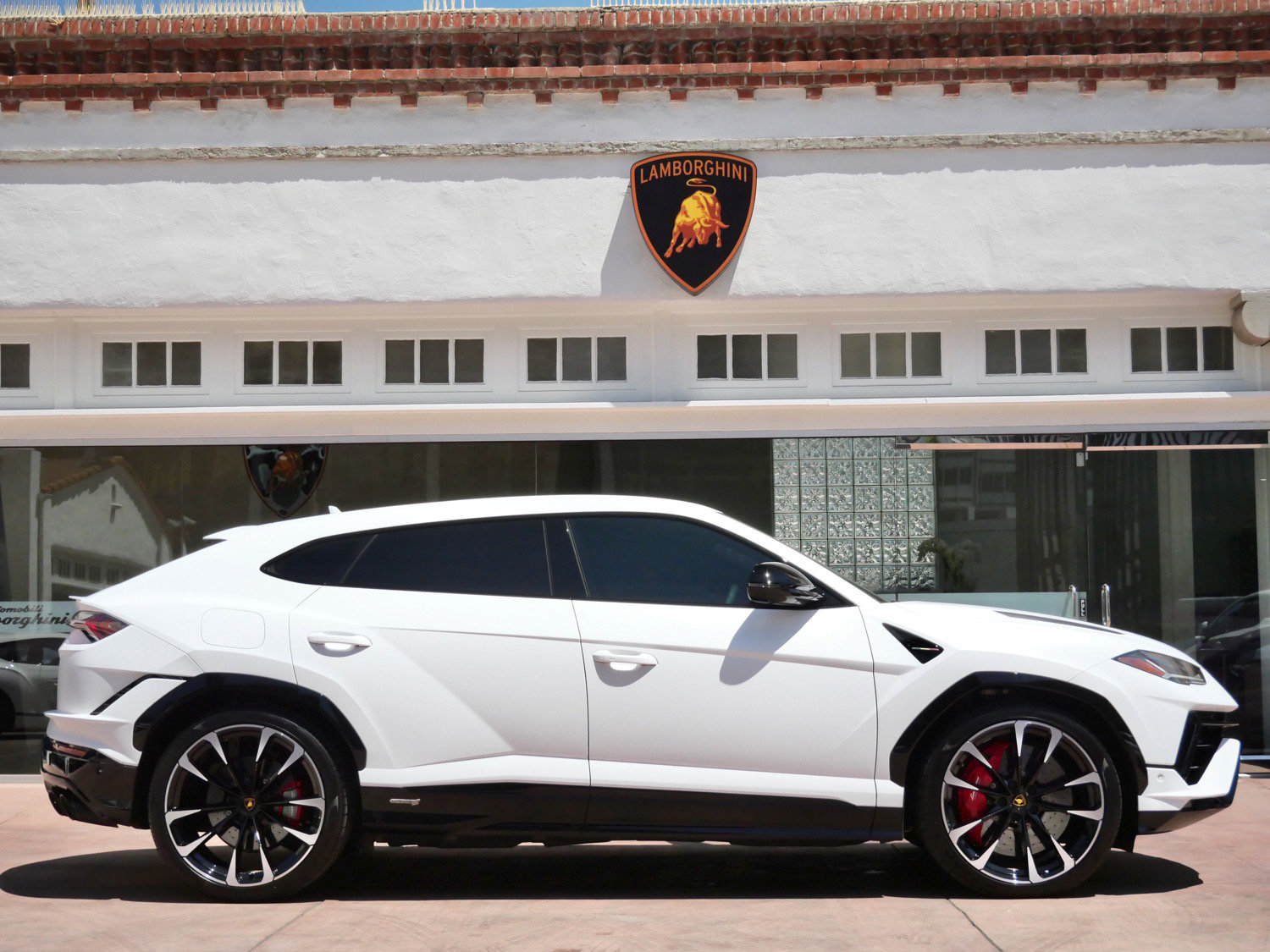 Used 2024 Lamborghini Urus S AWD/4WD image 2