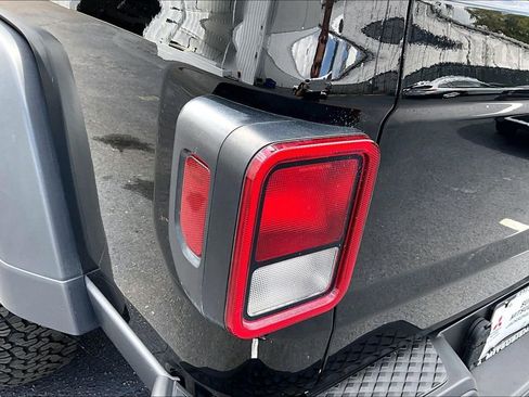 Used 2021 Jeep Gladiator Mojave AWD/4WD image 23