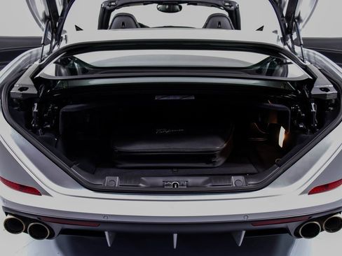 Used 2016 Ferrari California T image 24