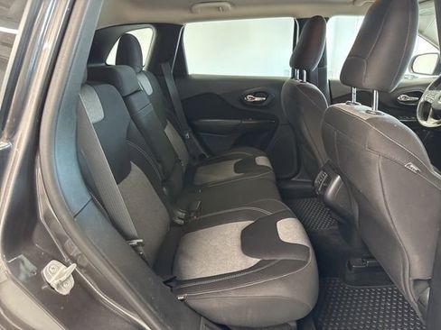 Used 2014 Jeep Cherokee Altitude w/ Cold Weather Group image 27