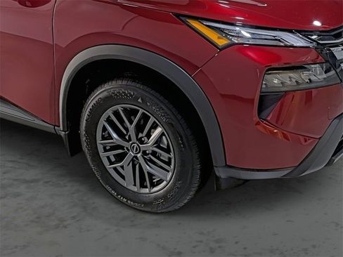 Used 2025 Nissan Rogue S image 14