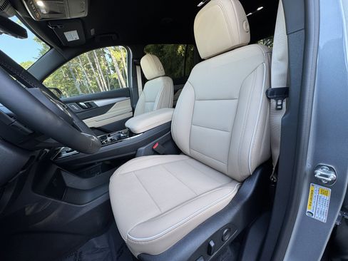 Used 2026 Buick Enclave Preferred w/ Power Package FWD image 17