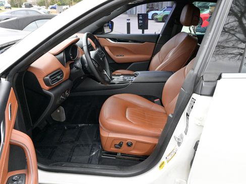 Certified 2018 Maserati Levante image 17