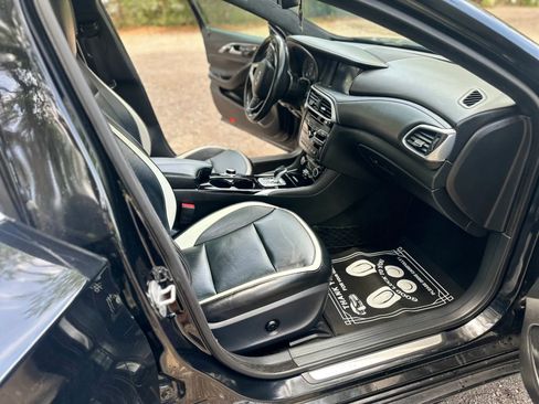 Used 2017 INFINITI QX30 Sport w/ Sport Leather Package FWD image 6
