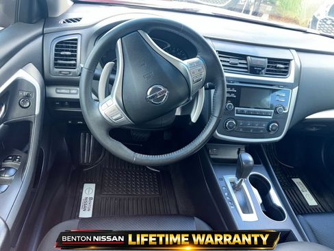 Used 2017 Nissan Altima 2.5 SR w/ Midnight Edition Package FWD image 14