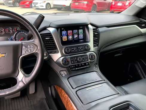 Used 2020 Chevrolet Suburban Premier image 6