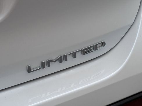 Certified 2024 Toyota Highlander Limited FWD image 32