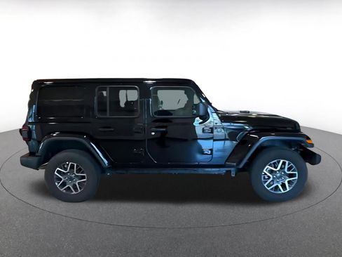 Used 2025 Jeep Wrangler Unlimited Sahara AWD/4WD image 11