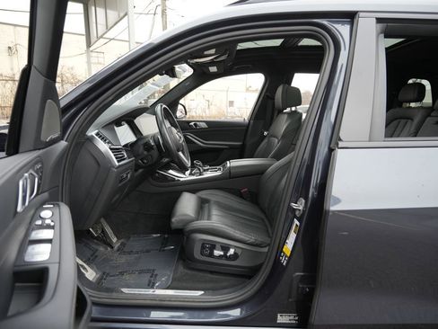 Used 2022 BMW X7 M50i w/ Dynamic Handling Package image 27