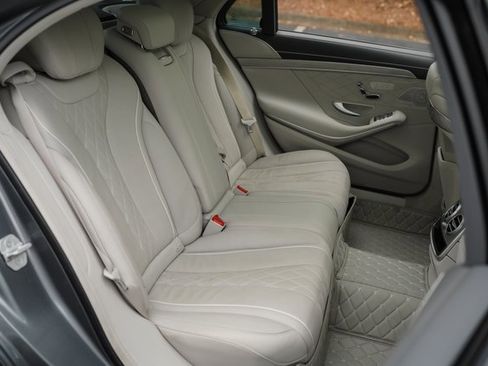 Used 2017 Mercedes-Benz S 550 Sedan image 25