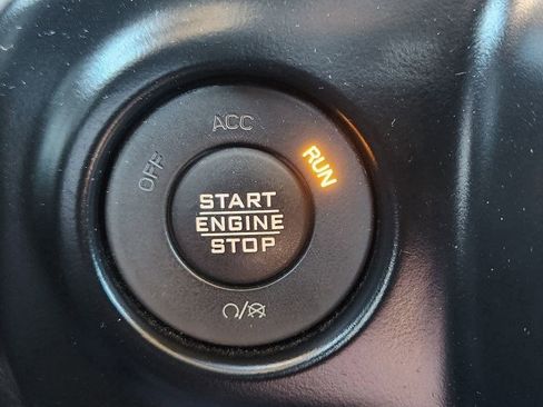 Used 2023 Jeep Gladiator Sport image 11