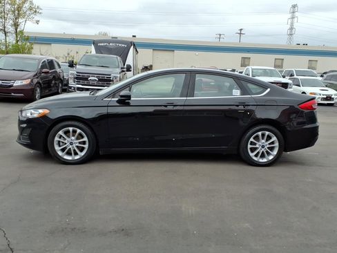 Used 2020 Ford Fusion SE FWD image 2
