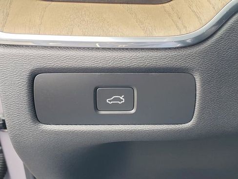 Certified 2026 Volvo XC60 B5 Ultra w/ Protection Package Premier AWD/4WD image 17