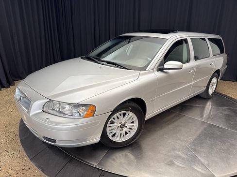 Used 2005 Volvo V70 2.4 FWD image 2