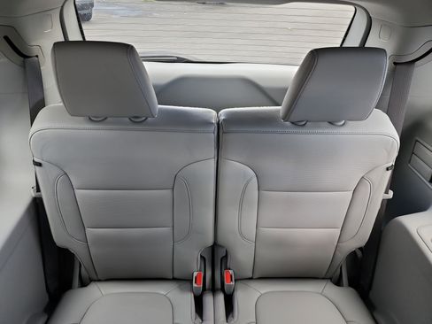 Certified 2023 GMC Acadia SLT w/ Trailering Package image 30