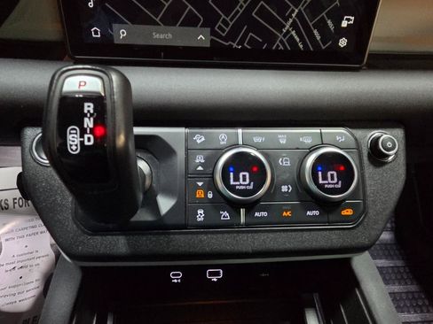 Used 2023 Land Rover Defender 110 SE AWD/4WD image 29