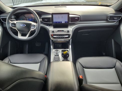 Used 2023 Ford Explorer XLT w/ Equipment Group 202A image 14