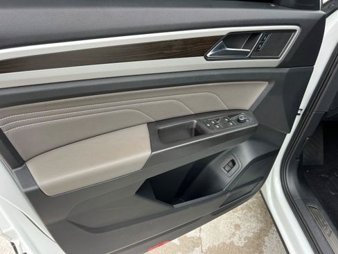 Used 2023 Volkswagen Atlas SE image 10