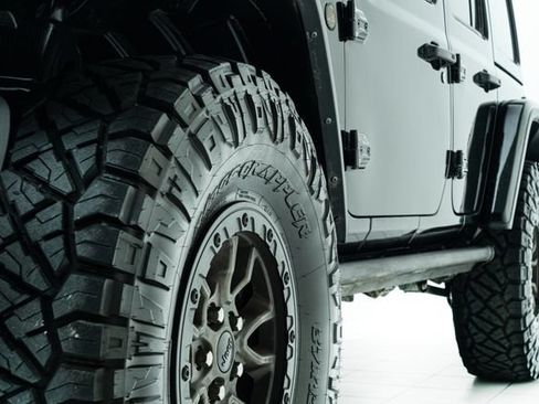 Used 2022 Jeep Wrangler Unlimited Rubicon w/ Trailer Tow Package AWD/4WD image 11