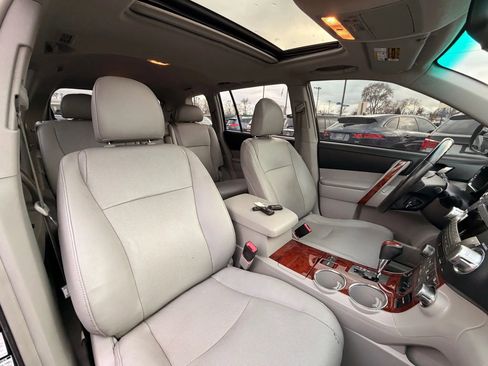 Used 2011 Toyota Highlander Limited w/ Tow Pkg image 22