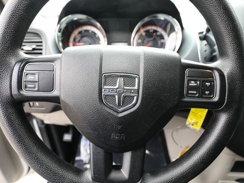 Used 2017 Dodge Grand Caravan SE FWD image 14