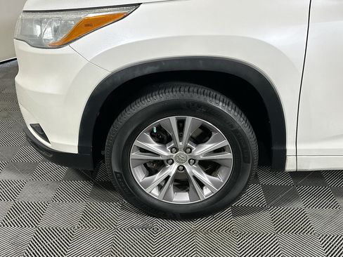 Used 2015 Toyota Highlander XLE FWD image 11