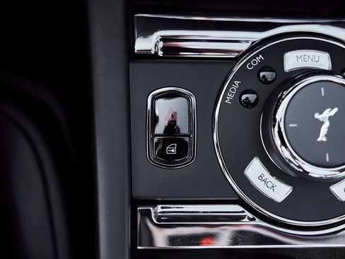 Used 2018 Rolls-Royce Dawn RWD image 61