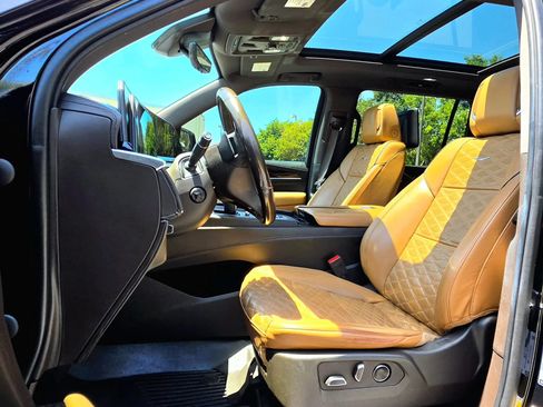 Used 2021 Cadillac Escalade ESV Sport w/ Driver Assist Tech Package AWD/4WD image 4